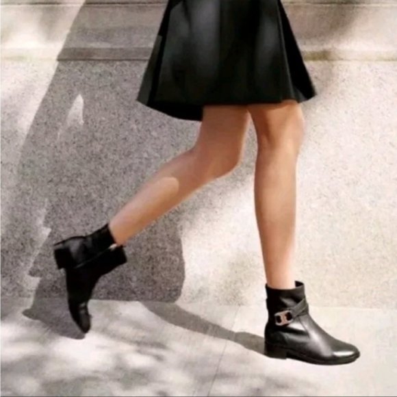 Tory Burch Shoes - Tory Burch Gemini Link Leather Ankle Black Side Zip Boots Bootie in size 9.5